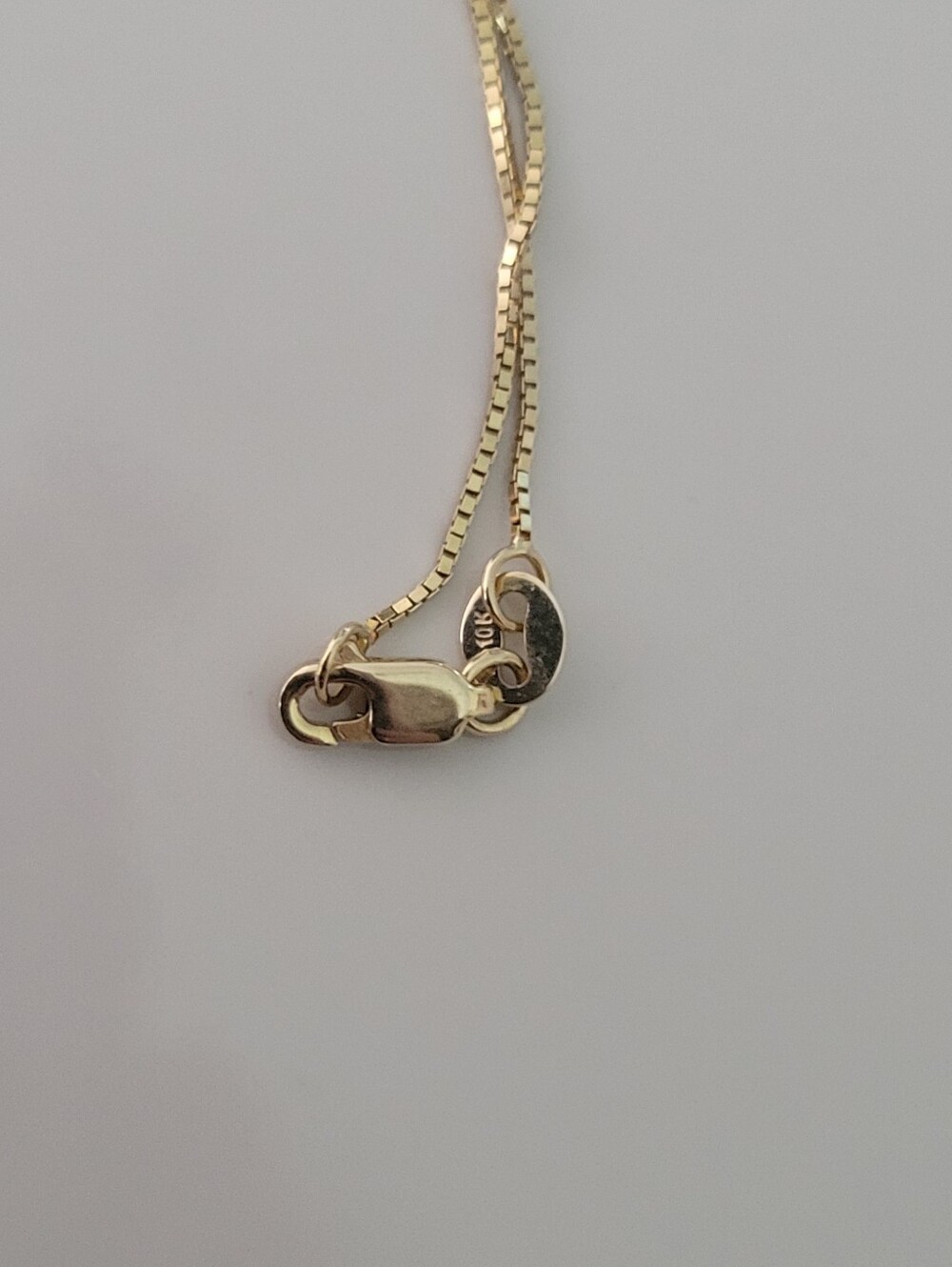 10k Yellow Gold 20" Box Chain - Picture 2 of 4